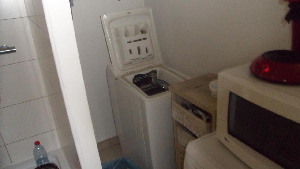 Siros Homestay Iron