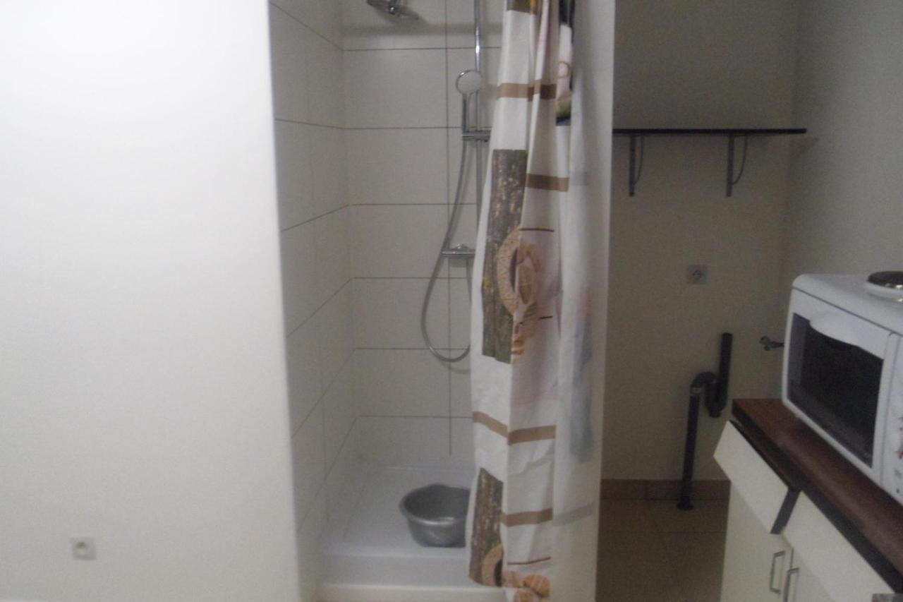 Siros Homestay Iron